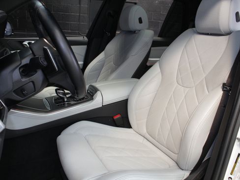Used 2023 BMW X5 xDrive40i w/ M Sport Package AWD/4WD image 36