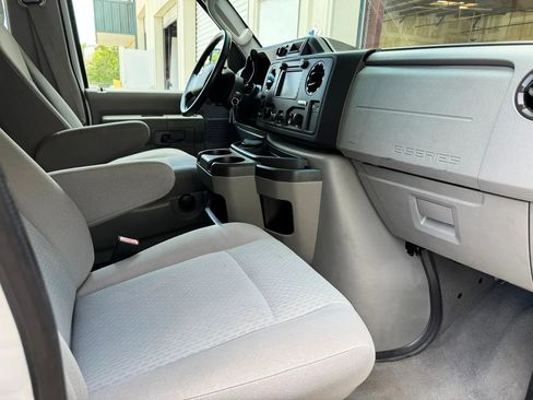 Used 2010 Ford E-350 and Econoline 350 XLT RWD image 18
