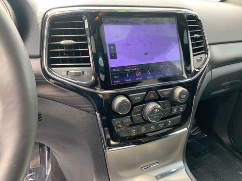Used 2019 Jeep Grand Cherokee Altitude AWD/4WD image 13