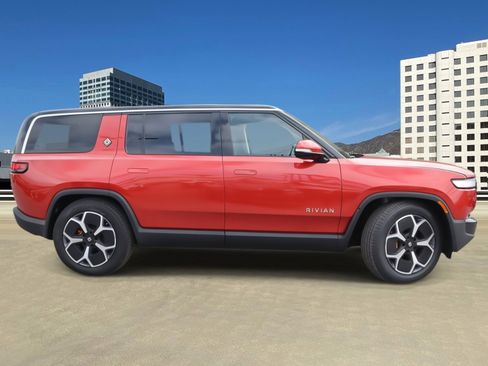 Used 2023 Rivian R1S Launch Edition image 2