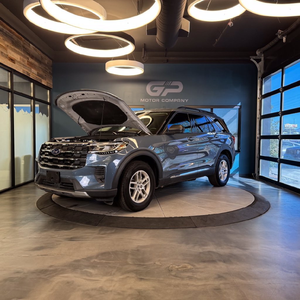 Used 2025 Ford Explorer Active AWD/4WD image 25