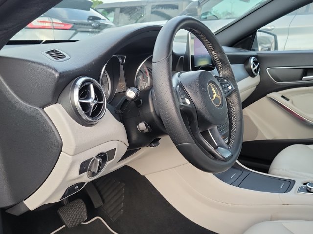Used 2015 Mercedes-Benz CLA 250 image 7