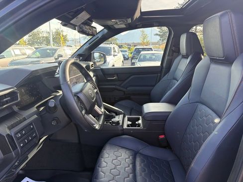 Used 2025 Toyota 4Runner Platinum AWD/4WD image 23