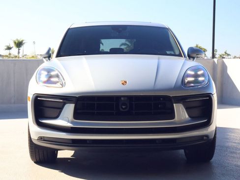 Certified 2025 Porsche Macan image 6