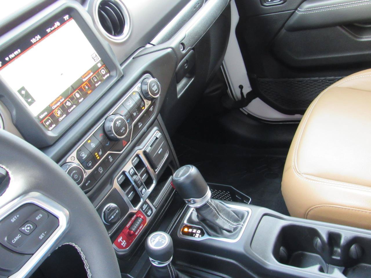 Used 2023 Jeep Gladiator Rubicon w/ Cold Weather Group AWD/4WD image 35