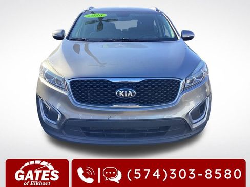 Used 2016 Kia Sorento LX w/ LX Convenience Package image 2