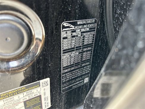 Used 2024 Jaguar F-PACE R-Dynamic S image 11