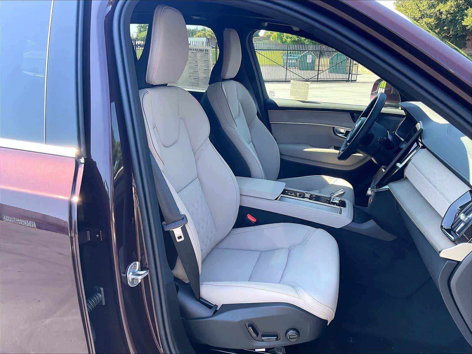 New 2026 Volvo XC90 T8 Plus w/ Protection Package AWD/4WD image 32