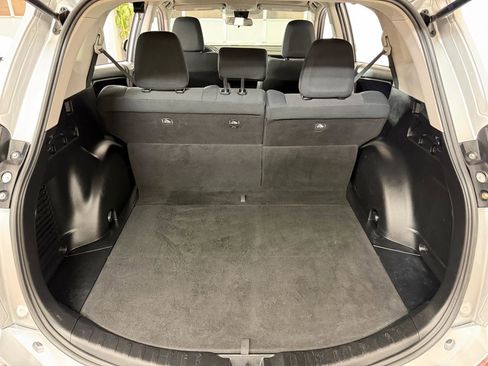 Used 2018 Toyota RAV4 XLE AWD/4WD image 28