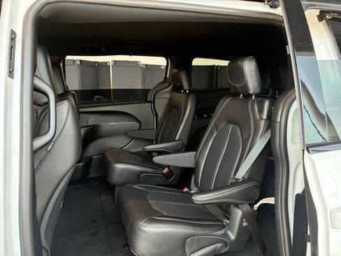 New 2026 Chrysler Pacifica Select AWD/4WD image 16