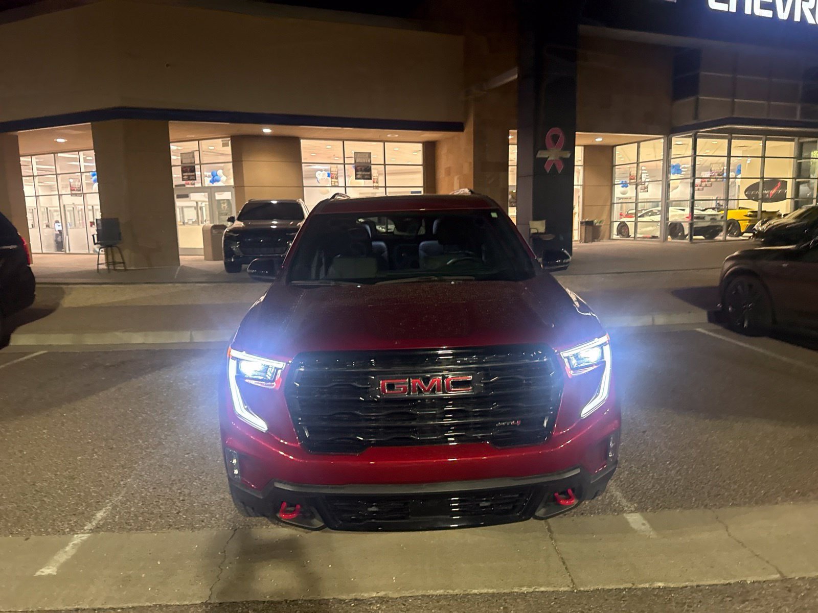 Used 2025 GMC Acadia AT4 w/ Luxury Package AWD/4WD image 2