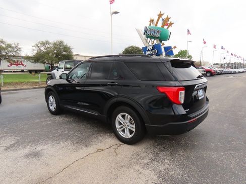 Used 2024 Ford Explorer XLT image 17