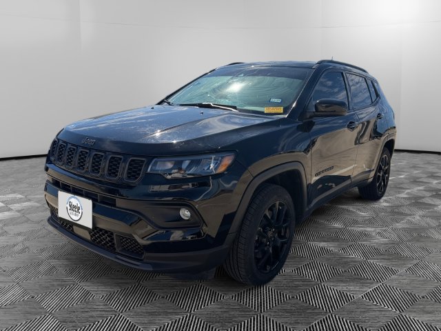 Used 2025 Jeep Compass Latitude w/ Altitude Special Edition AWD/4WD image 1