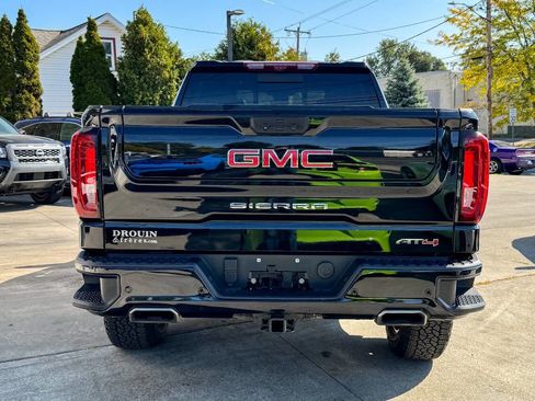 Used 2022 GMC Sierra 1500 AT4 w/ Technology Package image 4