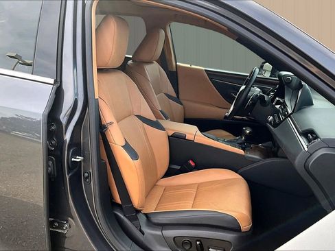 Used 2022 Lexus ES 300h w/ Accessory Package 2 image 18