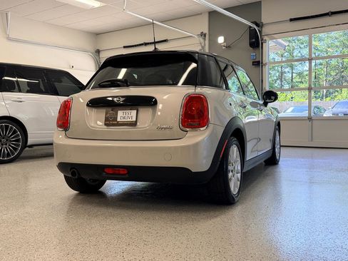 Used 2016 MINI Cooper 4-Door Hardtop FWD image 8