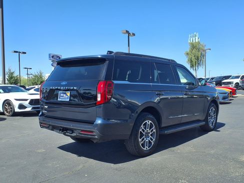Certified 2025 Ford Expedition Active AWD/4WD image 6