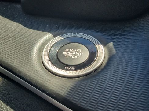 Used 2023 Jeep Grand Cherokee L Laredo image 24