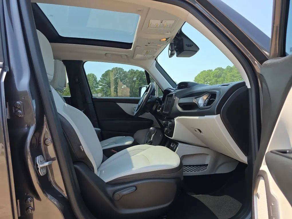 Used 2018 Jeep Renegade Limited w/ UConnect 8.4 Nav Group FWD image 48