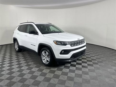 Certified 2022 Jeep Compass Latitude image 11