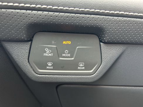 Certified 2025 Volkswagen Atlas Cross Sport SEL image 14