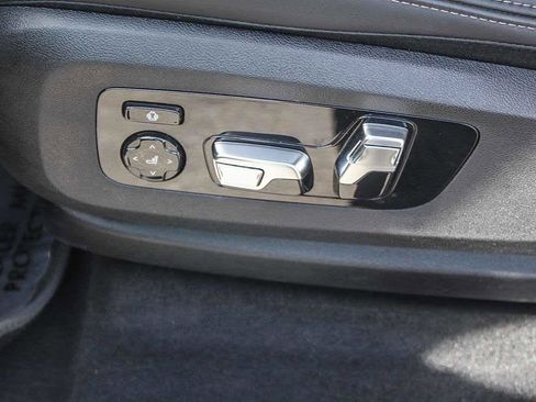 Used 2025 BMW X7 xDrive40i w/ M Sport Package image 21