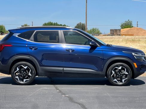Used 2024 Kia Seltos EX AWD/4WD image 3