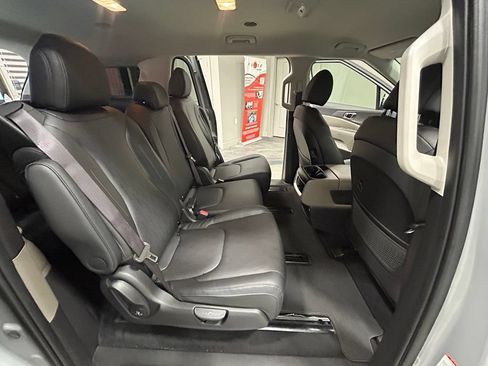 Used 2025 Kia Carnival EX FWD image 49