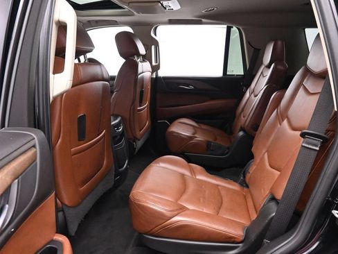 Used 2018 Cadillac Escalade Premium Luxury AWD/4WD image 14