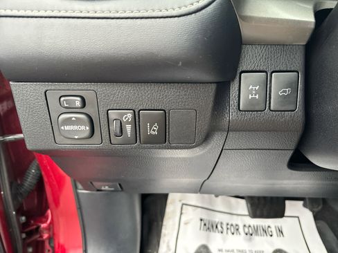 Used 2018 Toyota RAV4 Limited image 15