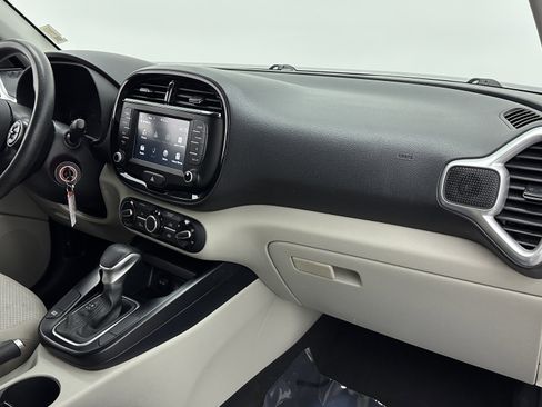 Used 2021 Kia Soul LX image 32