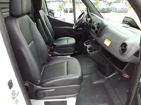Used 2025 Mercedes-Benz Sprinter 2500 image 17
