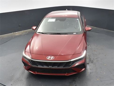 Used 2025 Hyundai Elantra Blue image 22