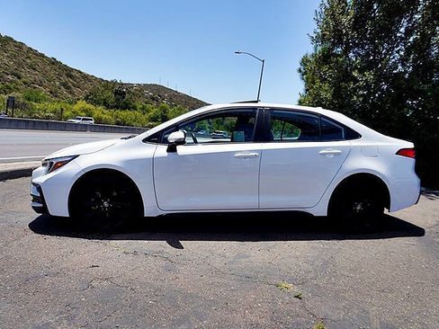Used 2023 Toyota Corolla SE w/ SE Premium Package FWD image 7