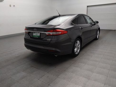 Used 2018 Ford Fusion SE w/ Fusion SE Technology Package FWD image 9