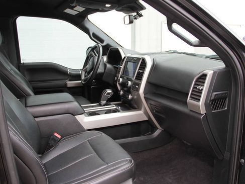 Used 2019 Ford F150 Lariat w/ Equipment Group 502A Luxury AWD/4WD image 18