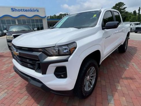 Used 2024 Chevrolet Colorado LT w/ LT Convenience Package RWD image 5