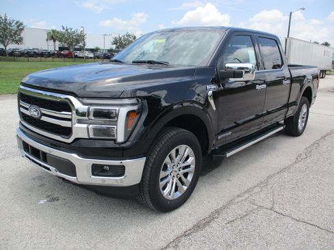 Used 2025 Ford F150 Lariat w/ Equipment Group 502A High AWD/4WD image 3