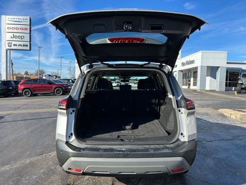 Used 2023 Nissan Rogue SV image 4