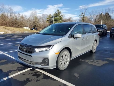 New 2026 Honda Odyssey Touring image 11