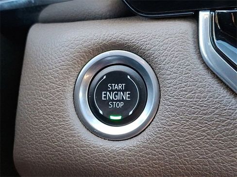 Certified 2024 GMC Canyon Denali image 17