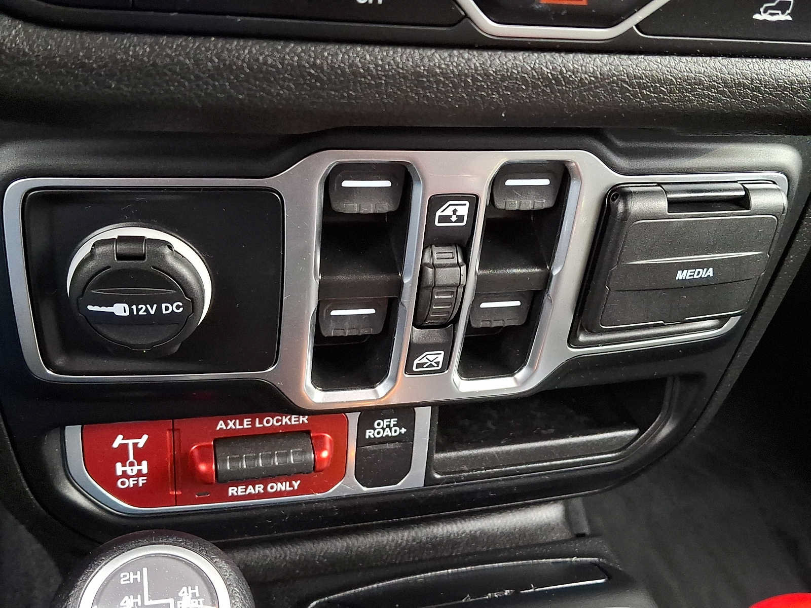 Used 2024 Jeep Wrangler Unlimited AWD/4WD image 23