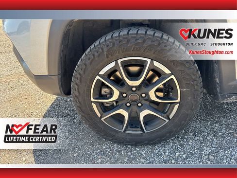 Used 2025 Jeep Compass Trailhawk AWD/4WD image 13