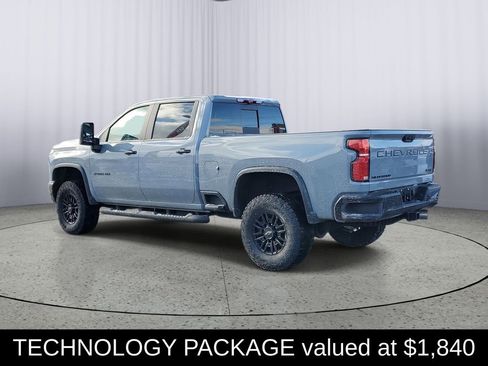 Used 2025 Chevrolet Silverado 2500 ZR2 w/ Technology Package image 5