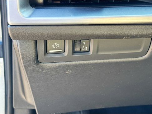 Used 2024 Cadillac XT4 Luxury image 10