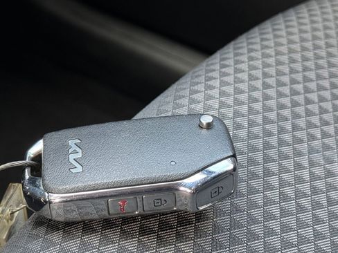Used 2025 Kia Soul LX w/ LX Technology Package image 18
