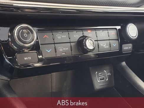 Used 2022 Jeep Compass Trailhawk w/ Sun and Sound Group AWD/4WD image 32