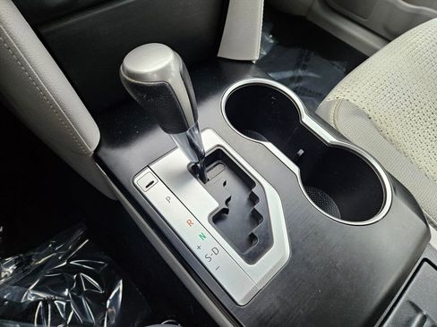 Used 2013 Toyota Camry LE image 6