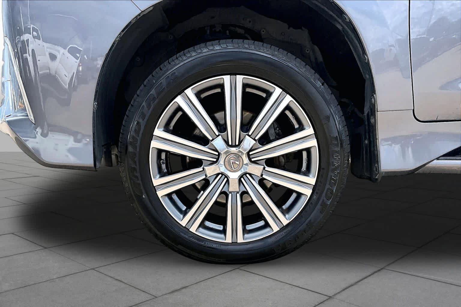 Used 2016 Lexus LX 570 4WD w/ Luxury Package image 11