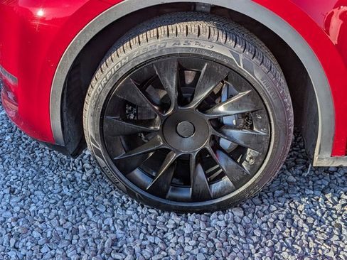 Used 2021 Tesla Model Y Long Range image 24